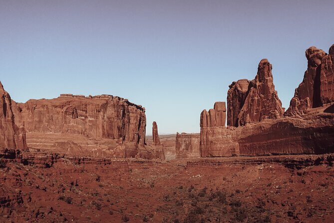 3-Hours Sunset Arches National Park Pavement Sights Tour - Pavement-Friendly Arches: How the Sunset Tour Keeps Walking Manageable