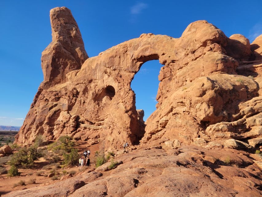 Afternoon Arches National Park 4x4 Tour - Delicate Arch viewpoint and the Windows Section: classic arches, less stress
