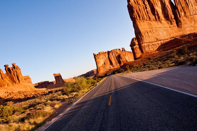 Arches National Park Morning Tour - Guides make it: Dakota, Kim, and Kat-style storytelling