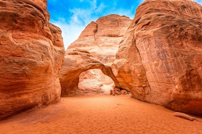 Arches National Park Self-Guided Driving Audio Tour - Skyline Arch to Delicate Arch: Your Walk-Ready Finish