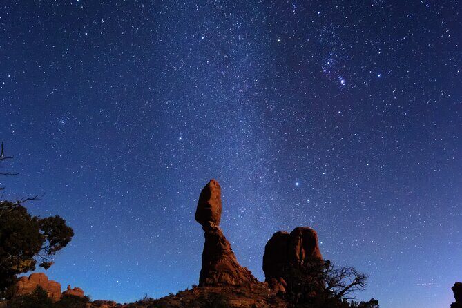 Astro-Photo, Hiking and Stargazing Tour in Arches National Park - Arches National Park After Dark: Why this 2-hour format works