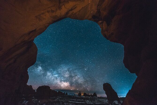 Astro-Photo, Hiking and Stargazing Tour in Arches National Park - Cold air, no crowds, and the feeling of owning the sky