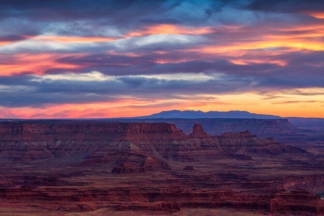 Canyon Country Sunset Helicopter Tour - 60 minutes - Pilots and narration: what to listen for during the flight