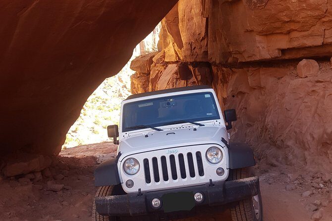 Do it like a local! Drive a canyon in the comfort of your personal SUV! - Rock formations: Jug Handle Arch and the balancing-rock moment