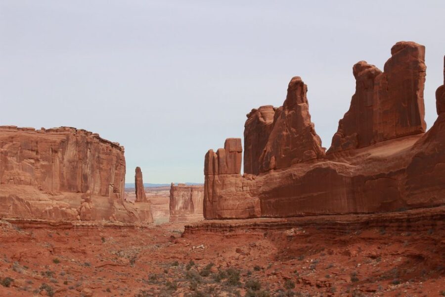 From Moab: Arches National Park 4x4 Drive and Hiking Tour - Who should book this tour, and who should skip it
