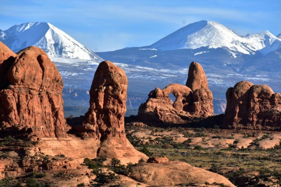 From Moab: Arches National Park 4x4 Drive and Hiking Tour - The full itinerary rhythm: hike, picnic, then backcountry arches