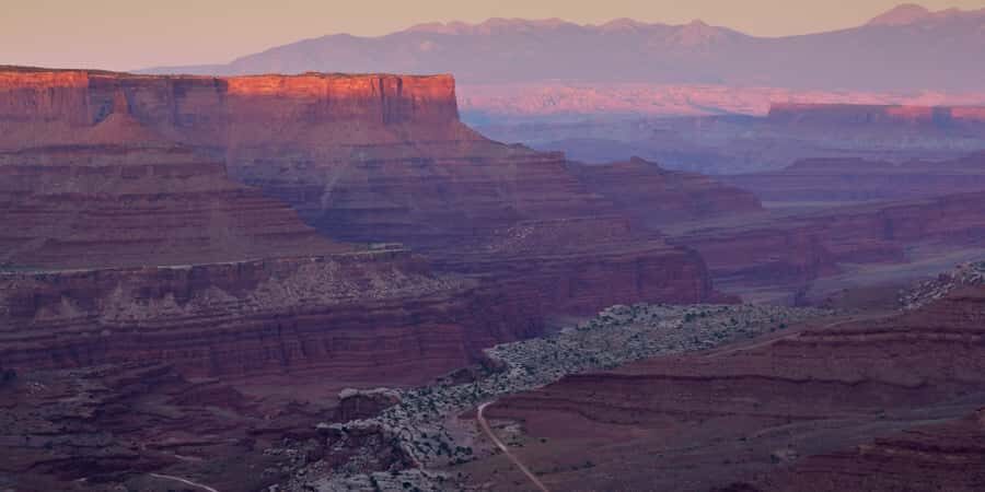 From Moab: Canyonlands 4x4 Drive and Calm Water Cruise - Mesa to river in one day: picnic lunch with the canyon changing its mood