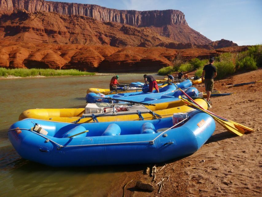 From Moab: Canyonlands 4x4 Drive and Colorado River Rafting - From Hotel Pickup to Canyonlands Views You Can Feel