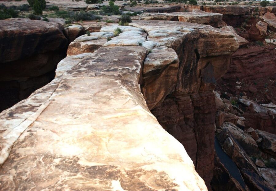 From Moab: Full-Day Canyonlands and Arches 4x4 Driving Tour - What to bring (and what to wear) so the day doesn’t steamroll you