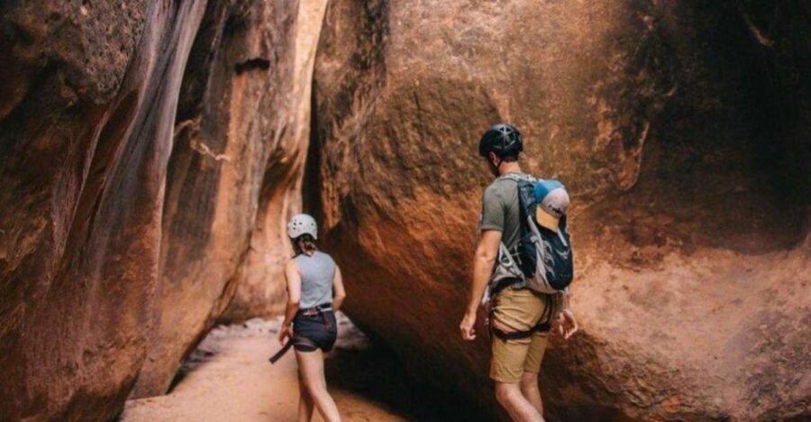 From Moab: Half-Day Canyoneering Adventure in Entrajo Canyon - Moab to Entrajo Canyon: the 3-mile loop that warms you up