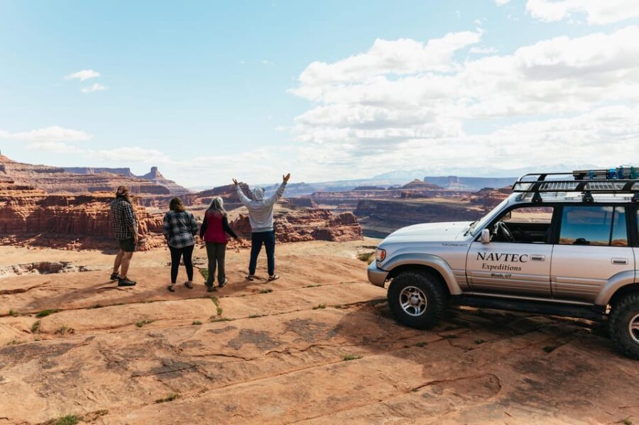 From Moab: Sky District Canyonlands National Park 4x4 Tour - Fossil Point and Musselman Arch: getting the photos, then getting the why