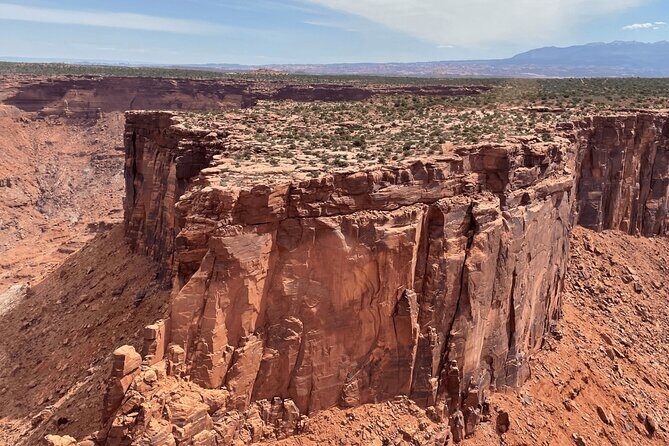 Grand Moab, Scenic Heli Tour - 60 minutes - Corona Arch: Seeing a Giant Opening Without Walking the Heat