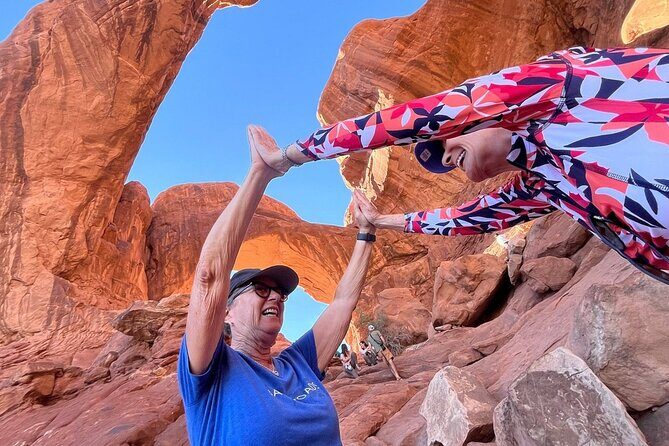 HIGHLY RATED Arches National Park Sightseeing Tour From Moab Utah - Sliding into Arches: the van’s panoramic views from the first minutes