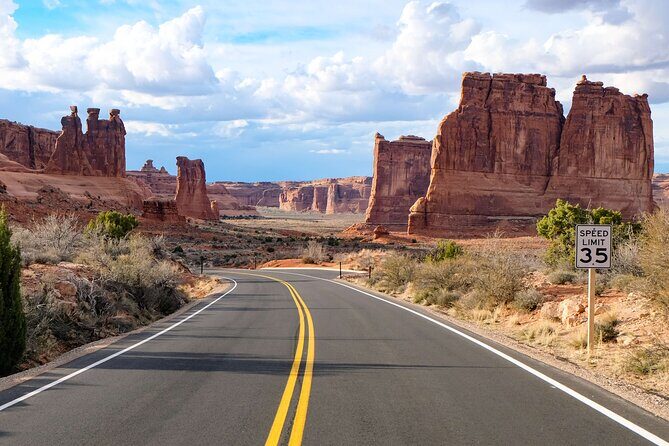 HIGHLY RATED Arches National Park Sightseeing Tour From Moab Utah - Panorama Point: the quick drive-to-view that helps you orient fast