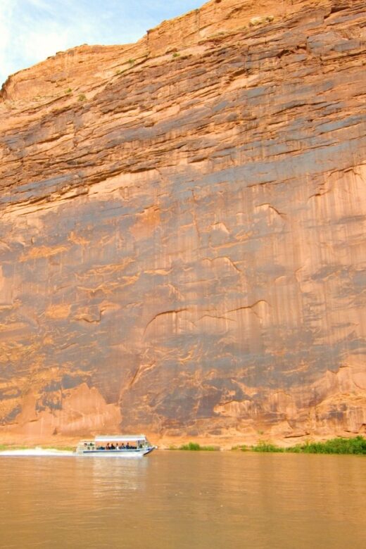 Moab: 3-Hour Jet Boat Tour to Dead Horse Point State Park - The long cruise portion: canyon walls, amphitheater feel, and the turnback