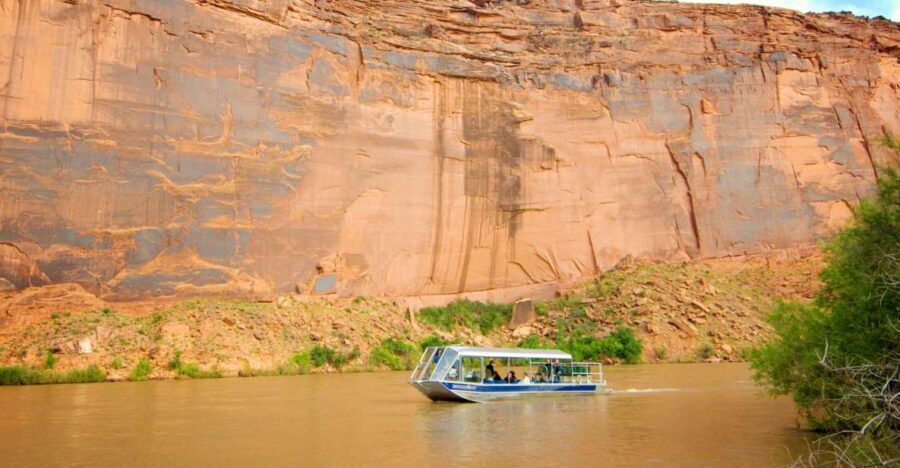 Moab: 3-Hour Jet Boat Tour to Dead Horse Point State Park - Snacks, water, and the rhythm of a 3-hour experience