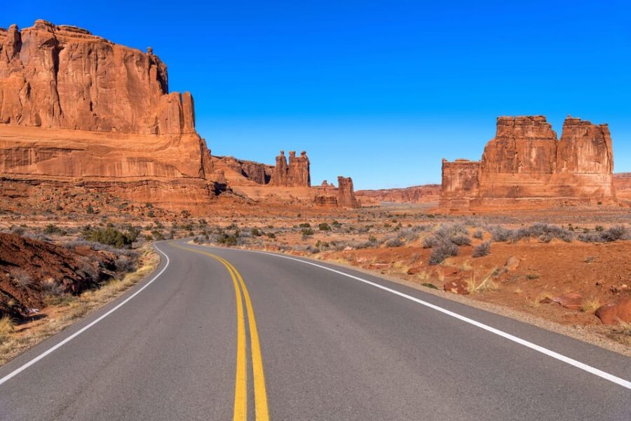Moab: Arches National Park Sightseeing Tour - Snacks, cold drinks, and why small comforts matter in Moab