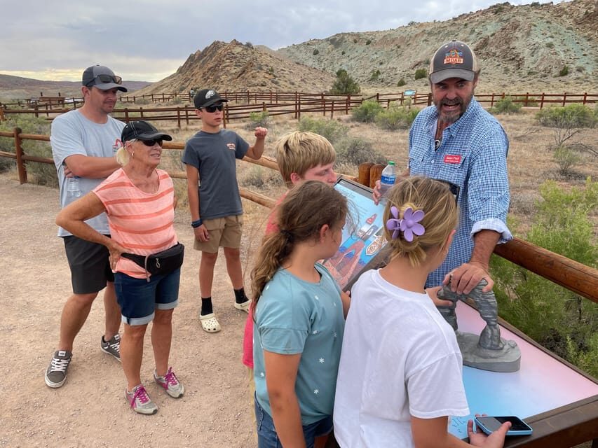 Moab: Arches National Park Sightseeing Tour - Where the tour starts: meeting point and what to look for