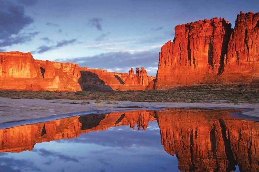 Moab: Arches National Park Sunset Tour - Delicate Arch Overlook: The Classic Finale