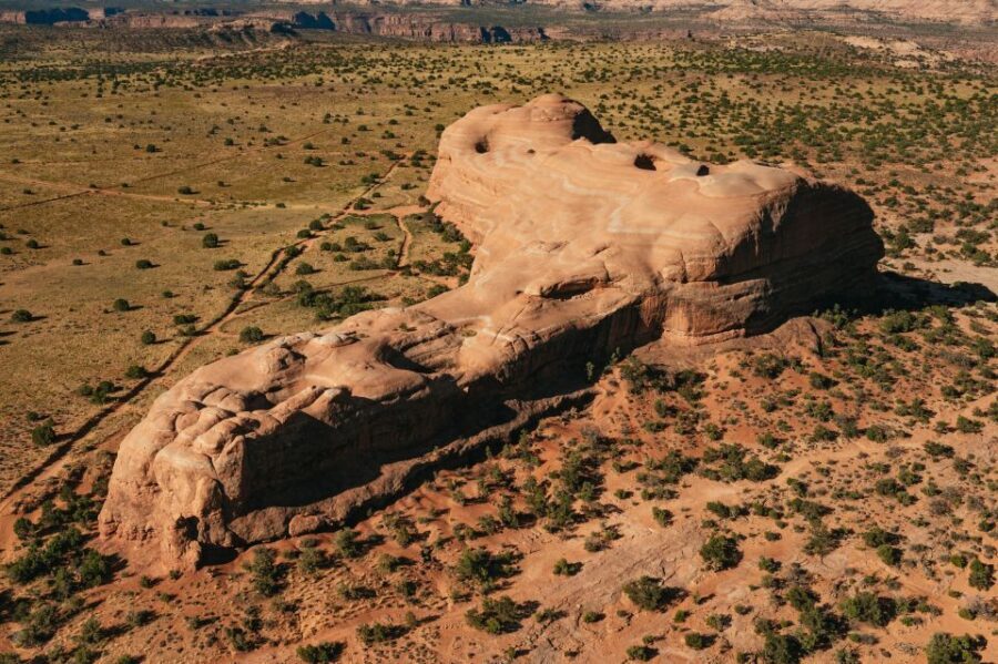 Moab: Backcountry Arches Helicopter Tour - Colorado River canyon and 4x4 trails: seeing the human story from above
