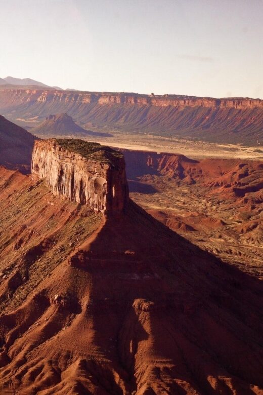 Moab: Backcountry Arches Helicopter Tour - Spotting Corona Arch, Jeep Arch, and Uranium Arch on the return