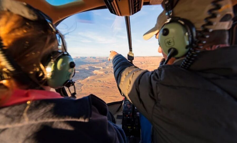 Moab: Canyon Country Sunset Helicopter Tour - Dead Horse Point and the Colorado River: Big Shapes, Clear Scale