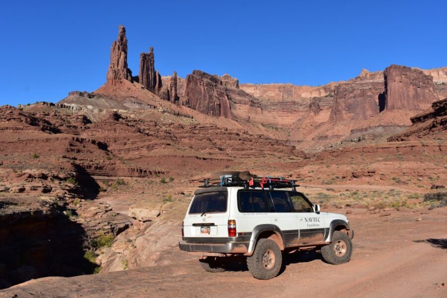 Moab: Canyonlands National Park 4x4 White Rim Tour - Rock art panels and Colorado River canyon overlooks before the deep drive