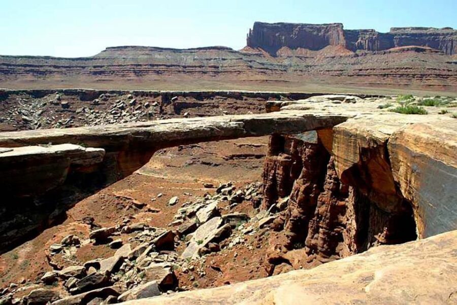 Moab: Canyonlands National Park 4x4 White Rim Tour - Shaffer Trail switchbacks: the final climb and one last view