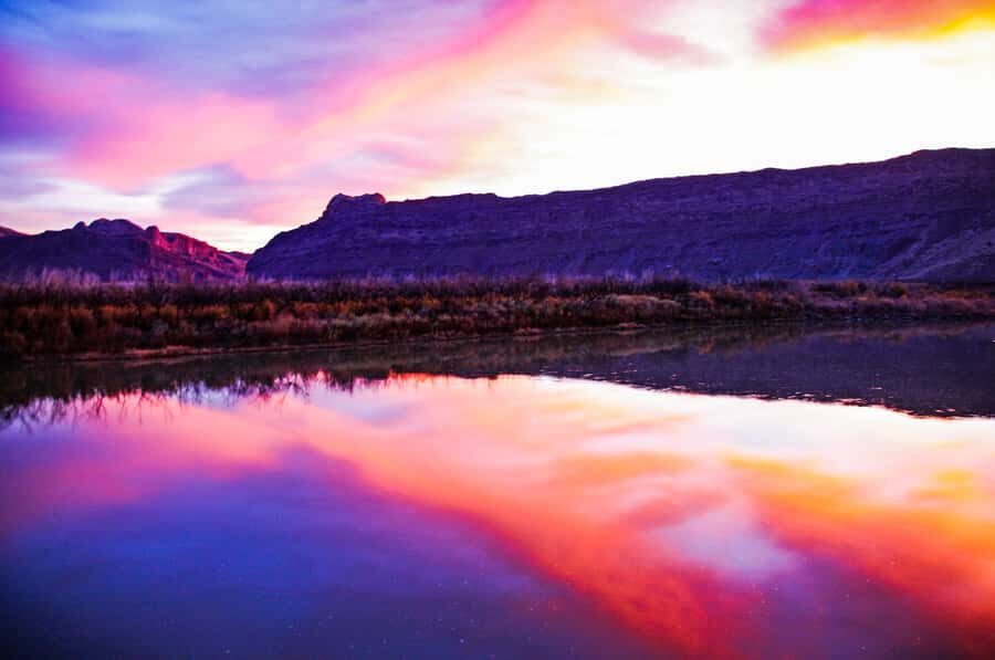 Moab: Colorado River Dinner Cruise with Music and Light Show - The Flat-Bottomed Cruise: Calm Water, a Funny Guide, and Quick Sight Moments
