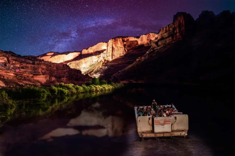 Moab: Colorado River Dinner Cruise with Music and Light Show - Dinner First: Cowboy-Style Dutch Oven Comfort With a Water View