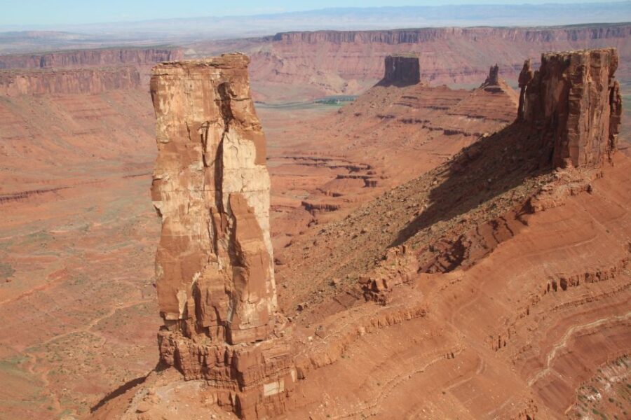 Moab: Grand Helicopter Tour - Behind the Rocks Wilderness and Castleton Tower