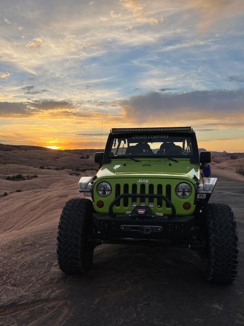 Moab Jeep Tour - Dinosaur tracks, Abyss Canyon, and the Colorado River Overlook