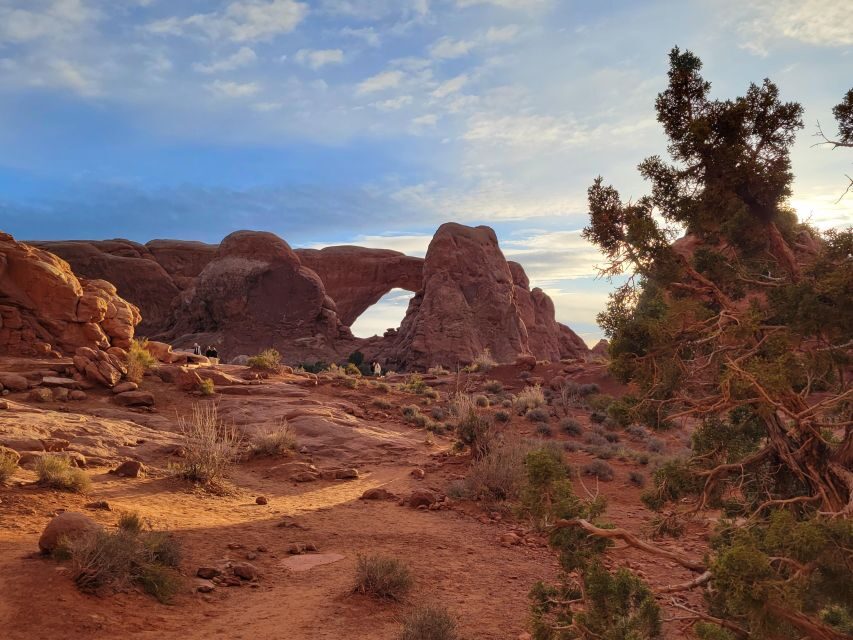 Morning Arches National Park 4x4 Tour - Back-door Arches: the smart reason this tour feels different