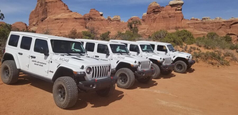 Morning Arches National Park 4x4 Tour - Your Jeep Rubicon ride: comfort in enclosed 4x4s