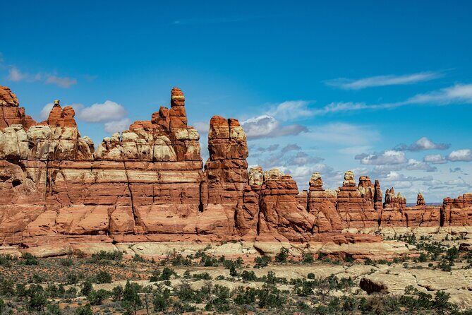NEW! Canyonlands Needles Chesler Park Hiking Discovery Tour - Stop by the Needles: slot canyons and quiet “maze” walking