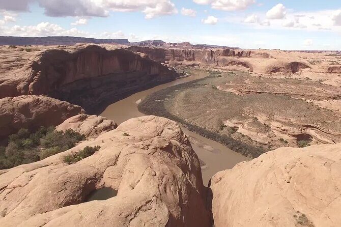Private Guided U-Drive 4x4 Tour on World Famous Hell’s Revenge - What you’ll do during the ride: photo moments, snack breaks, and real pacing