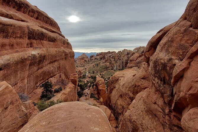 Secluded Arches Sunset Experience Best Of Devils Garden Fun Hike - The Guide Factor: What Paulina’s Style Adds