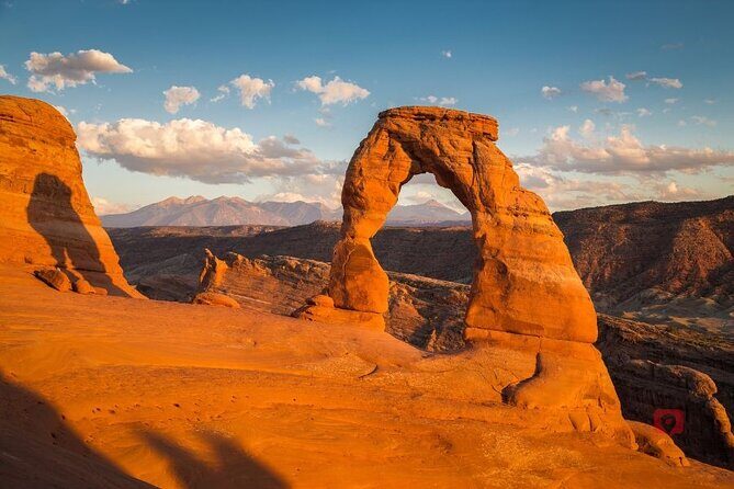 Self Guided Audio Tour in Arches and Canyonlands - Mesa Arch, Green River Overlook, and Grand View Point: the “classic shots” strategy