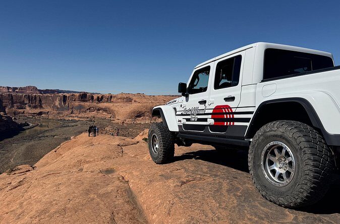 Sunset Private Off-Road Jeep Tour in Moab - Hell’s Revenge: Steep Climb Energy to Big Overlook Payoff